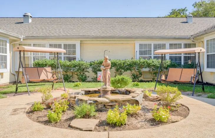 Courtyard at American House Hendersonville Assisted Living and Memory Care Facility